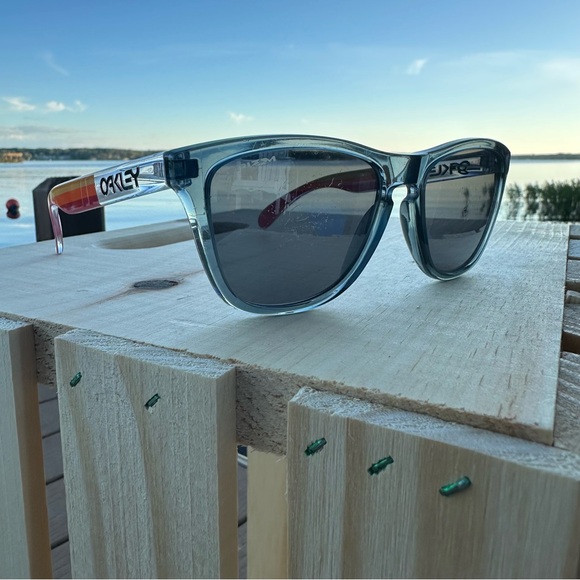 Oakley Frogskin Grip Collection Sunglasses ***Flaws!! - Picture 1 of 11